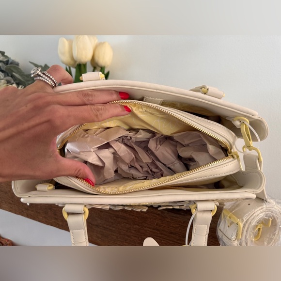 NWT Betsey Johnson Rafia Daisy Purse - Picture 9 of 9